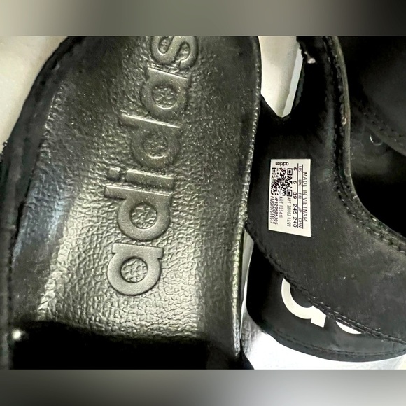 Adidas Women’s 6 Adilette Casual Sandals Black Colorblock Adjustable Strap - Picture 6 of 8